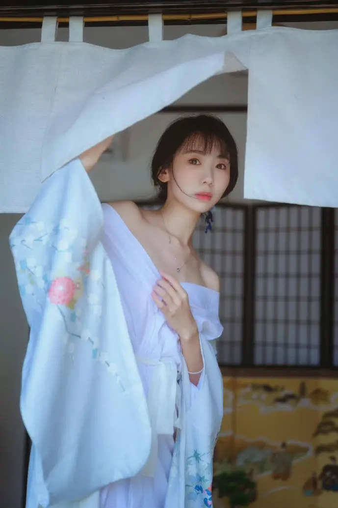 凡尔赛 下载游戏界面